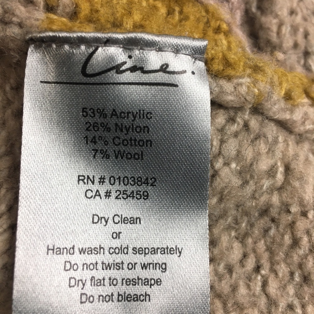 Line Sweater - Picture 8 of 8